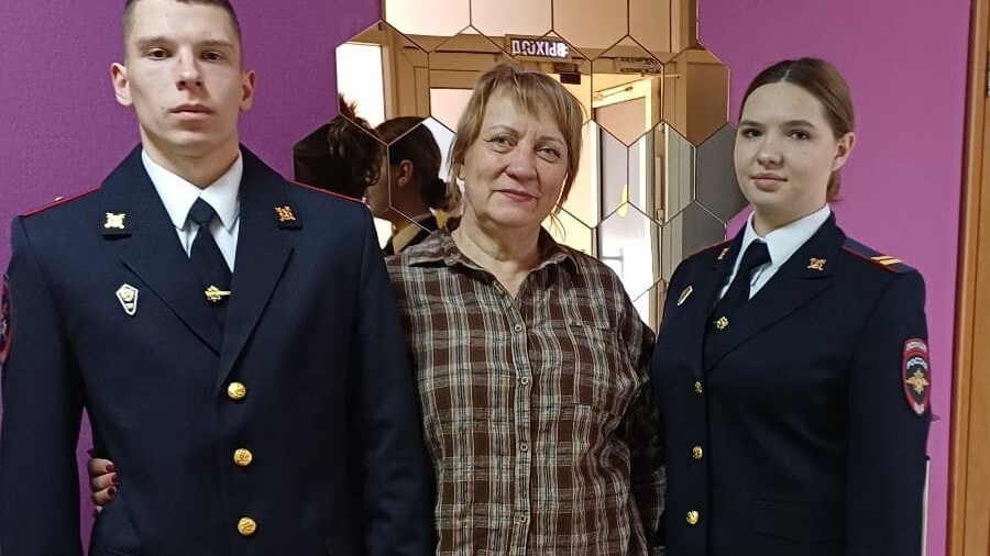 ВЫПУСКНИКИ ПРИХОДЯТ В ГОСТИ_1