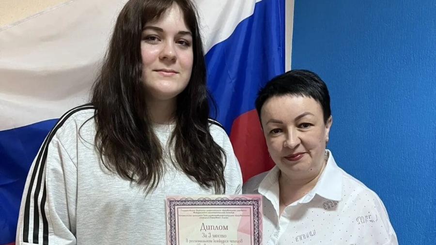 Студентка 1 курса Анастасия Дмитрук (Ю-251) заняла 3-е место в региональном конкурсе юных чтецов «Слово родного края»_2